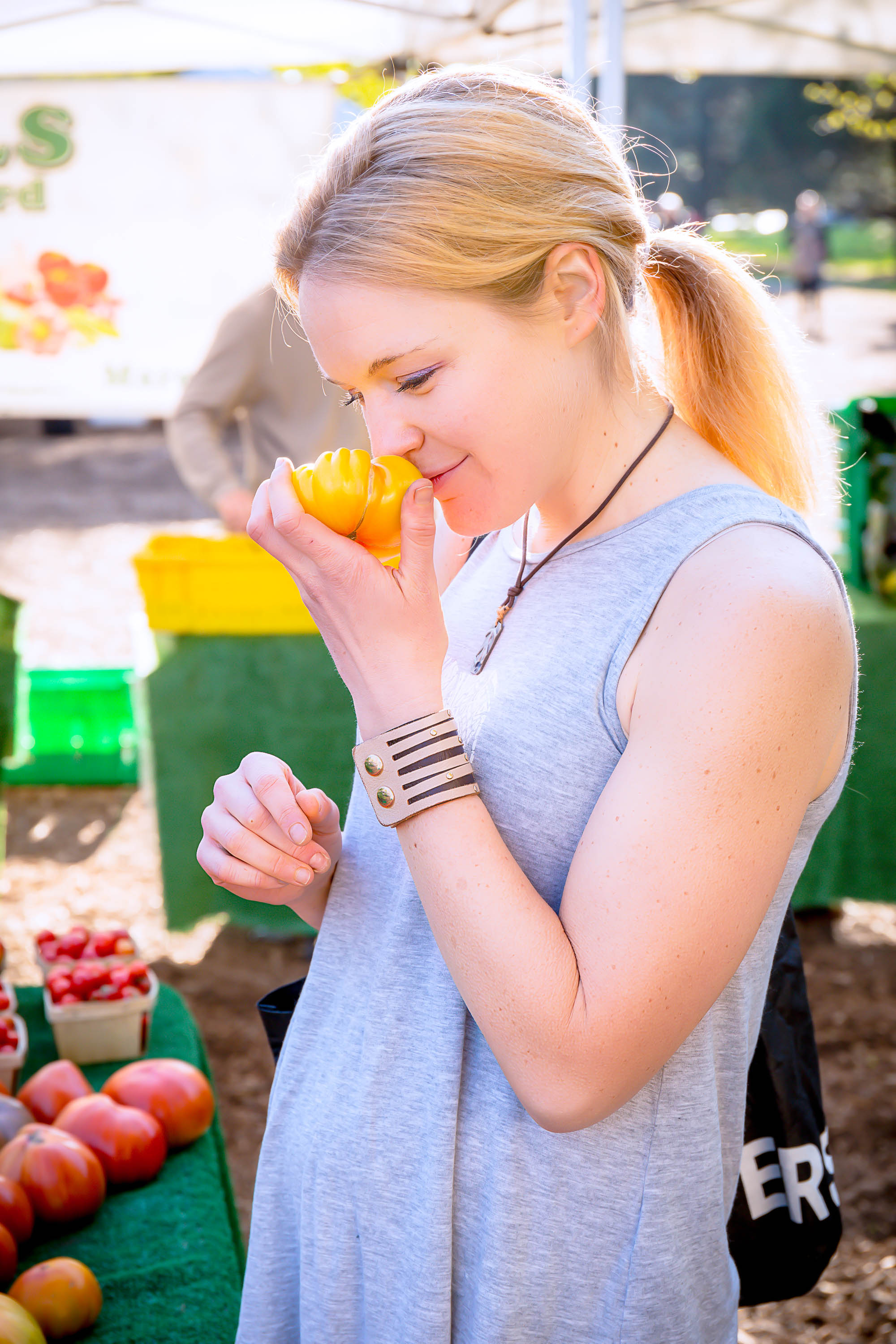 https://plants-rule.com/my-responsibilities-as-a-chef-part-three-pushing-the-limits/chef-katie-simmons-at-chicago-green-city-farmers-market-20/