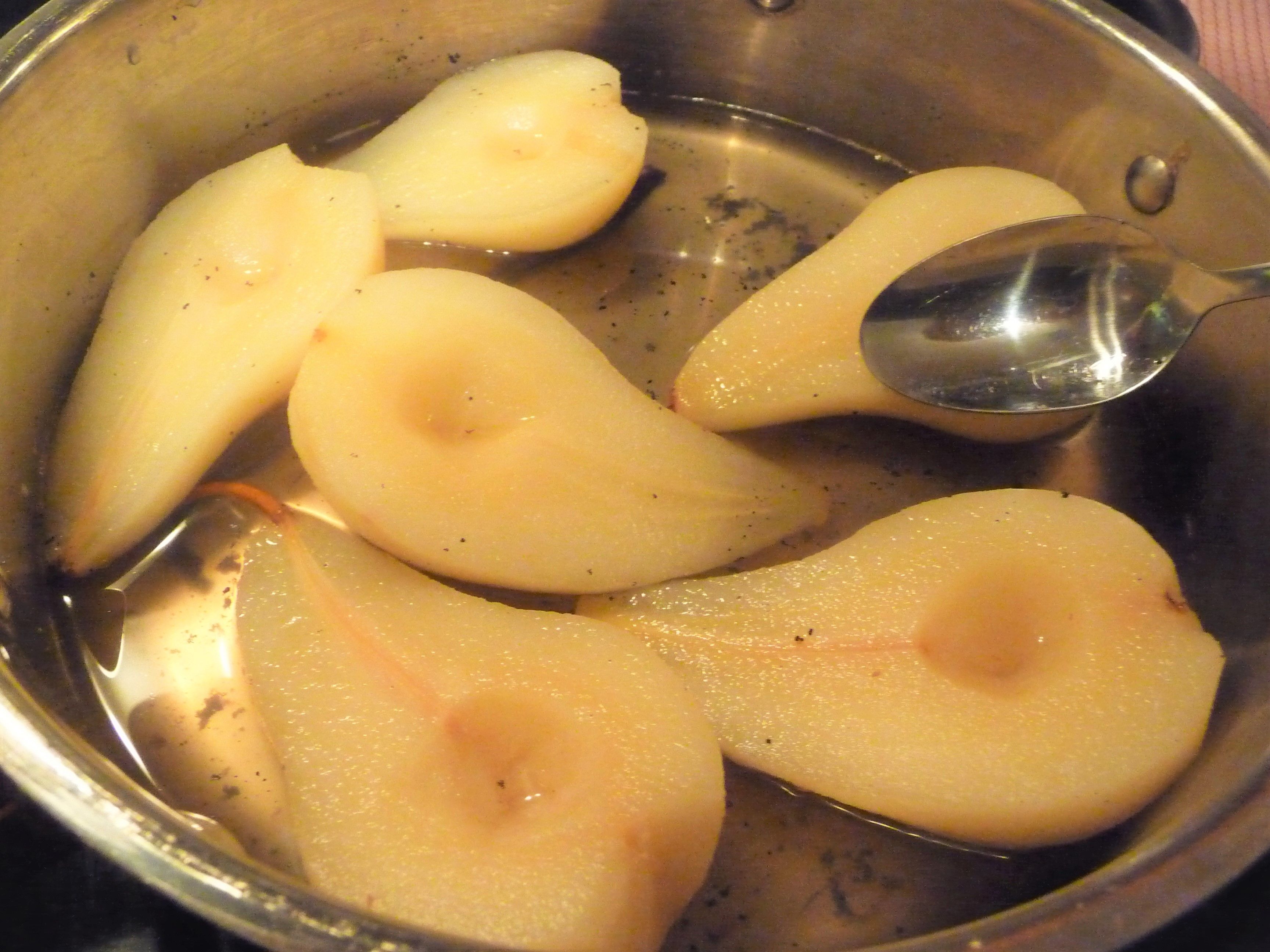 3-Ingredient Poached Pears With Vanilla Bean - Plants-Rule